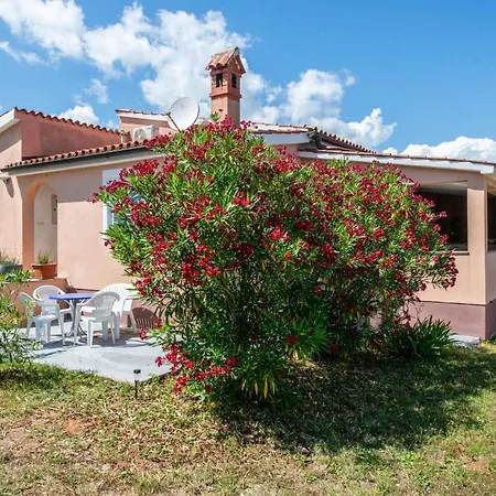 Lovely In With House A Panoramic View Сasa de vacaciones