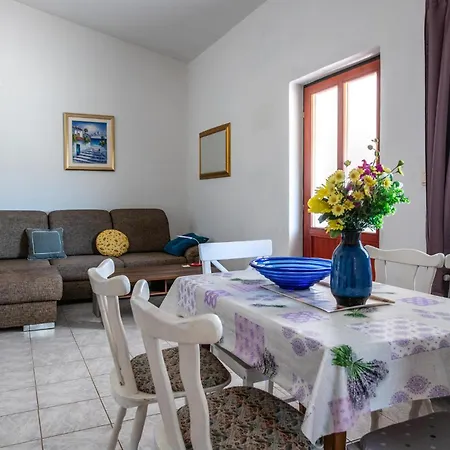 Lovely In With House A Panoramic View Сasa de vacaciones
